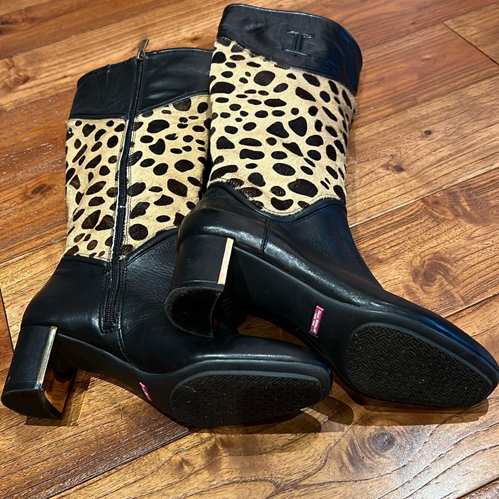 Isaac Mizrahi animal print and black leather ladies size 6 !
